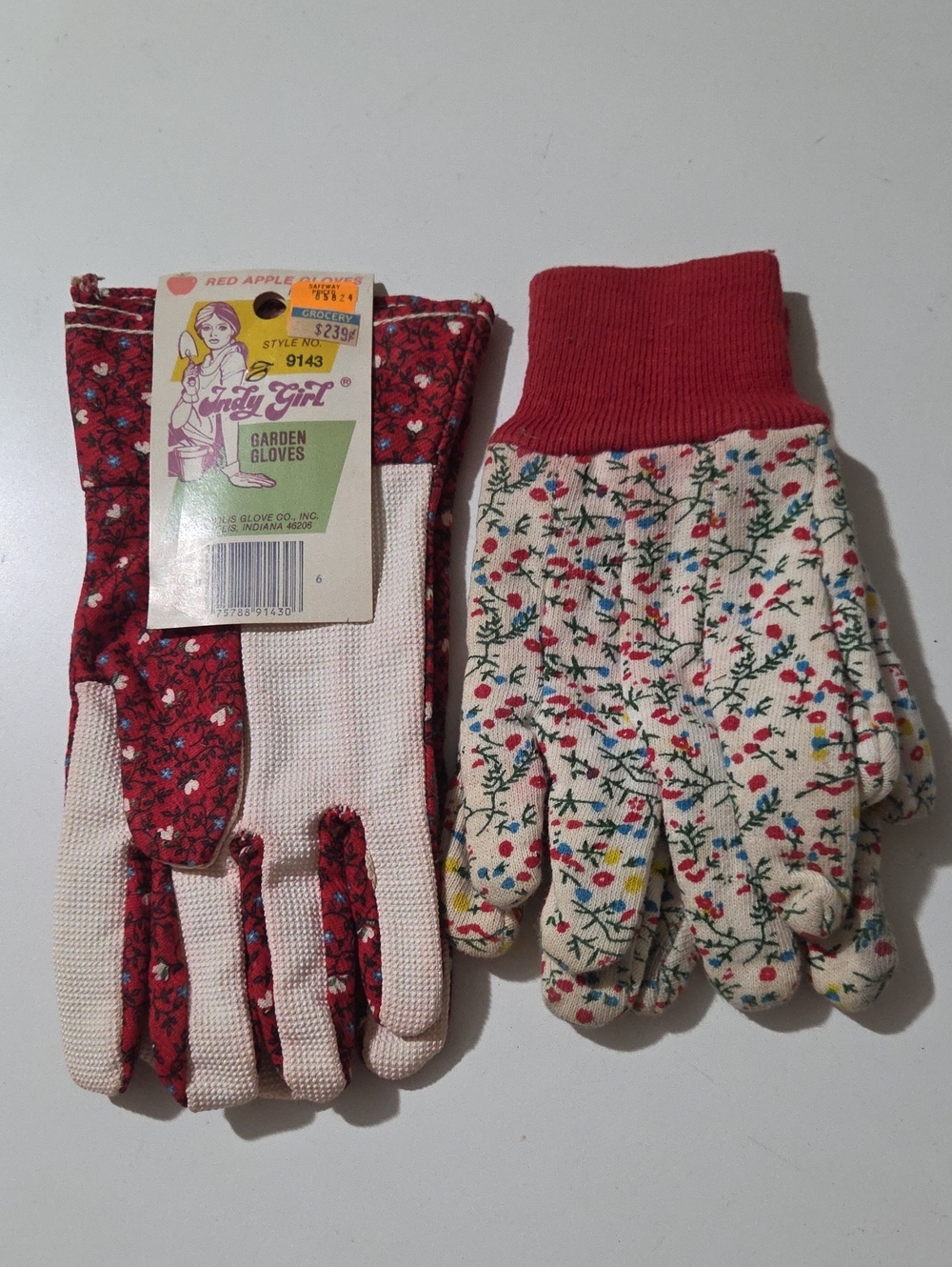 2 Pairs Of Vintage Gardening Gloves Red Floral Small 1 NWT 1 GOOD CONDITION
